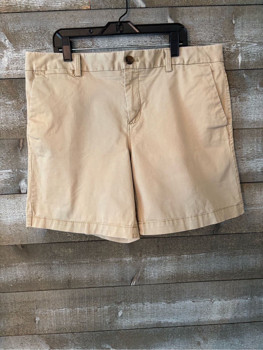 Banana Republic Women's Tan Chino Shorts. 97% Cotton